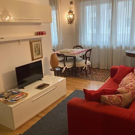 Beautiful New Apartment, Near Torre Di