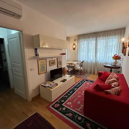 Beautiful New Apartment, Near Torre Di